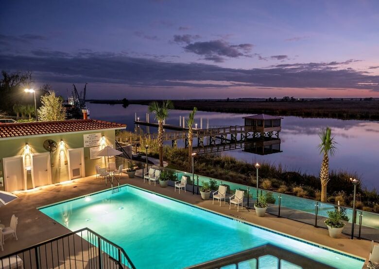 Hotel Oaks On The River