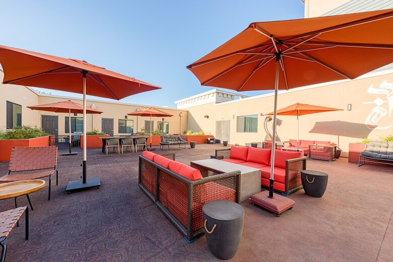 Hotel Lexen - Newhall