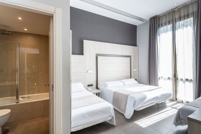 Pension Plaza Goya Rooms