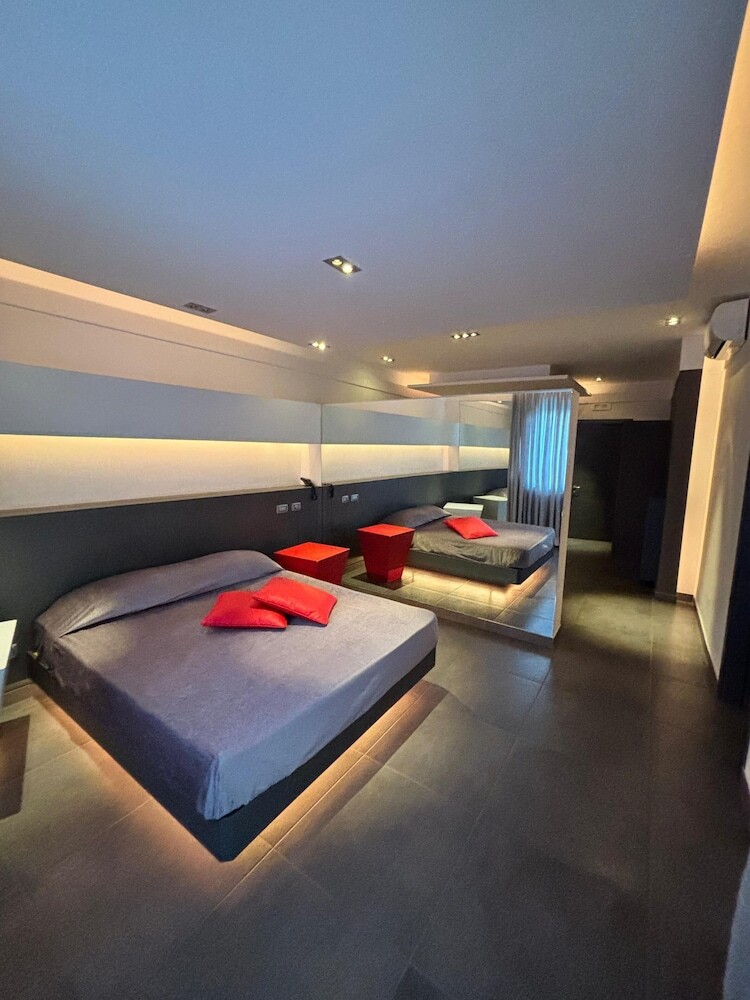 Dh Hotel