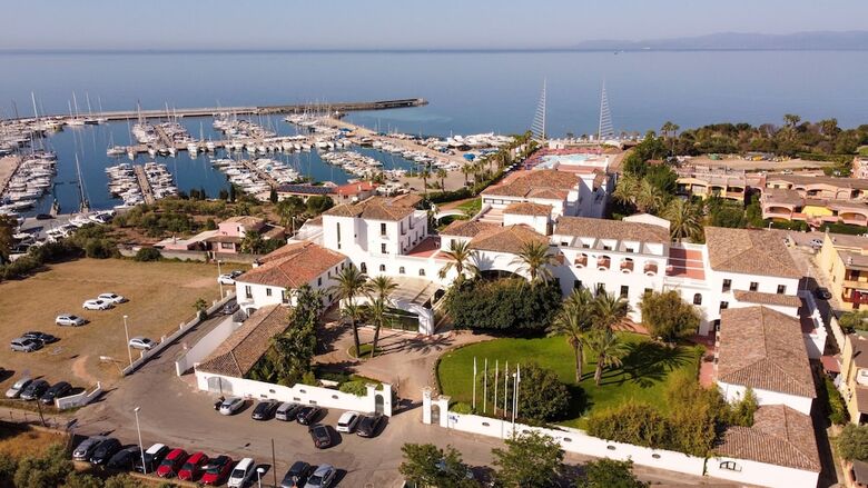 Phi Hotel Sighientu