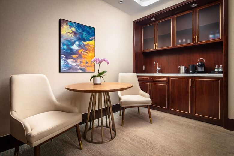 Blossom Hotel Houston, Curio Collection By Hilton