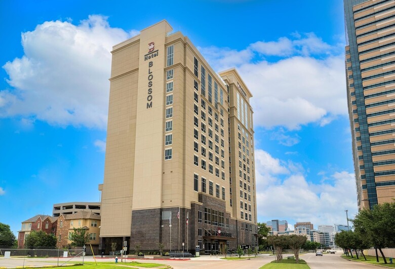 Blossom Hotel Houston, Curio Collection By Hilton