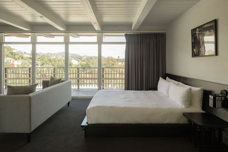 Hollywood Hills Hotel