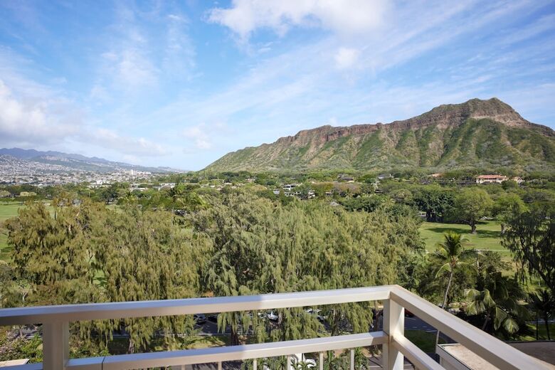 Kaimana Beach Hotel