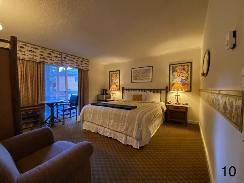 Hotel River Ranch Lodge & Restaurant