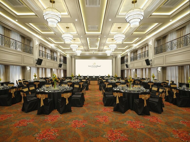 Silk Path Grand Hue Hotel