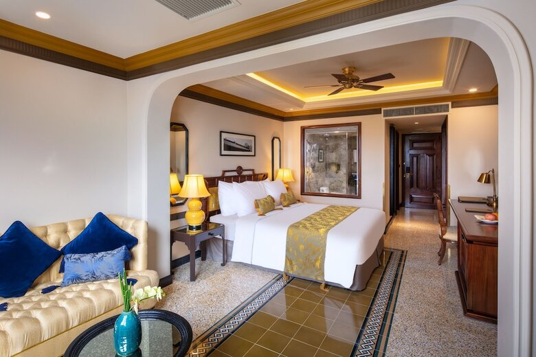 Silk Path Grand Hue Hotel