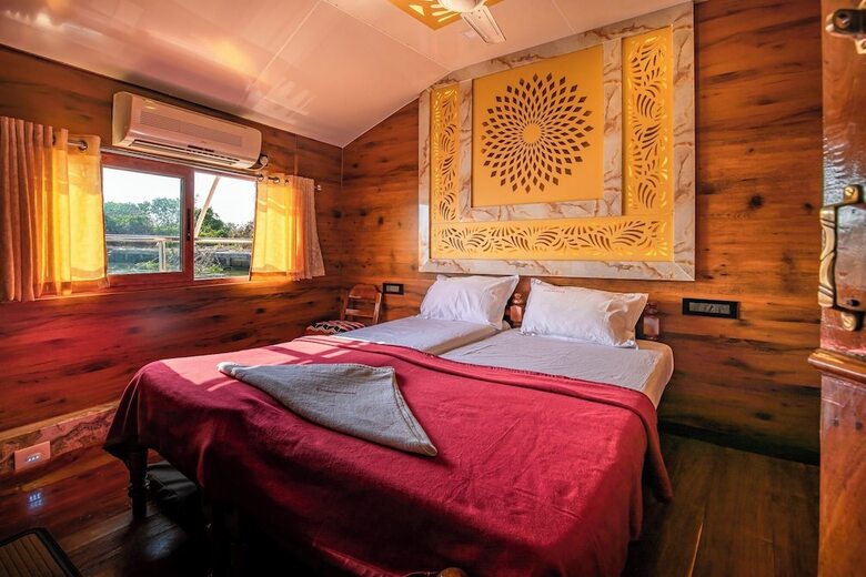 Hotel Coco Houseboat