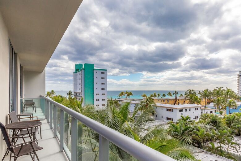 Private Luxury Condos At Costa Hollywood