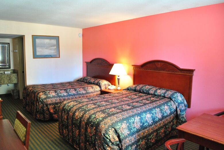 Coconut Grove Motor Inn