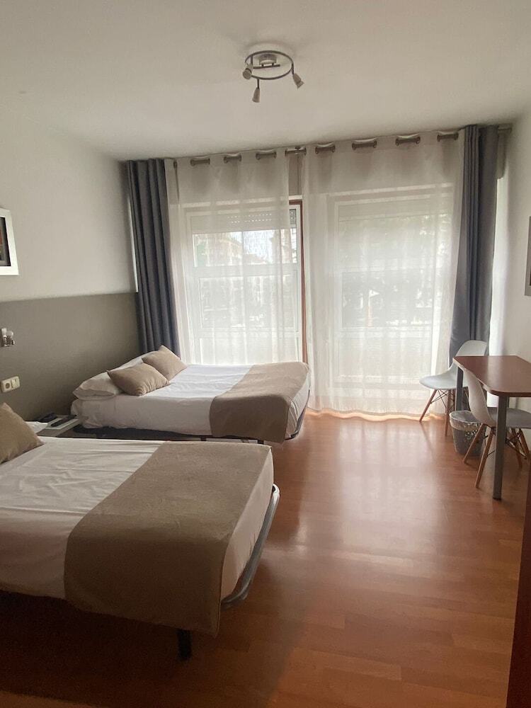 Pension Hostal Residencia Fornos