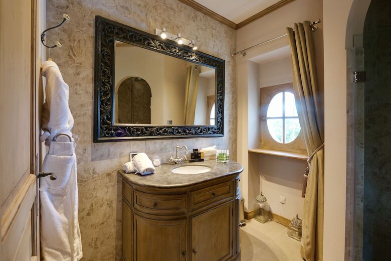 Hotel Domaine Des Saints P�res