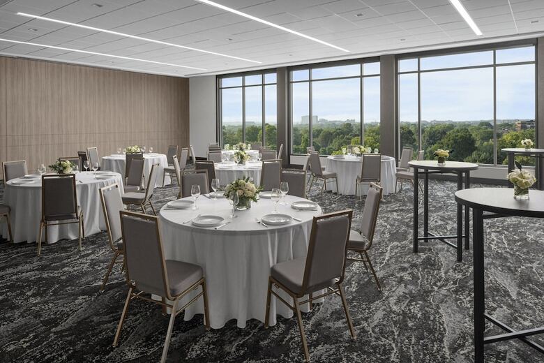 AC Hotel By Marriott Columbus Downtown