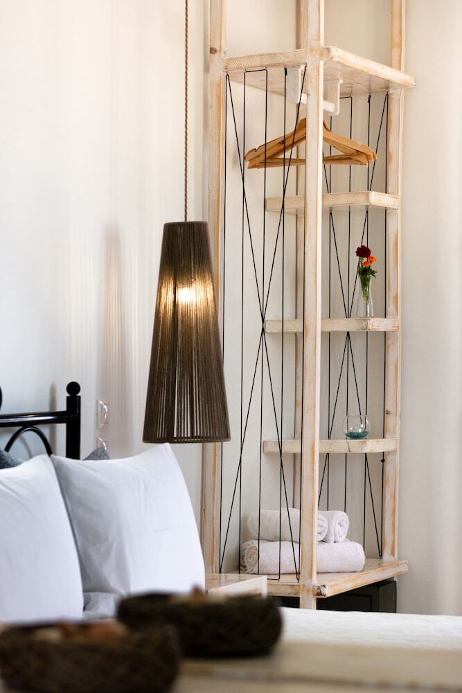 Hotel Thira