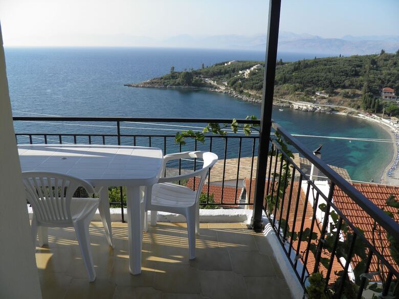 Hotel Fatiras Studios
