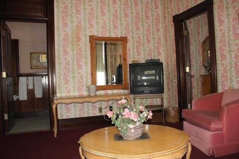 Hotel Irwin Street Inn