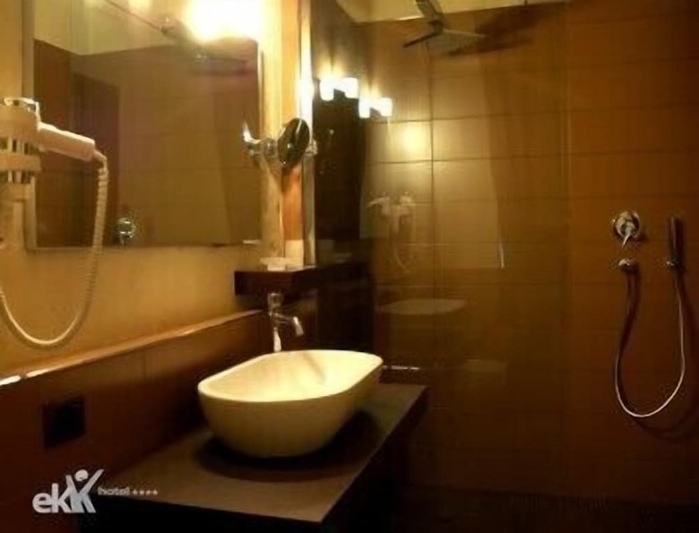 Ekk Hotel