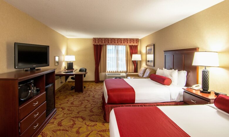 The Grand Hotel - Salem
