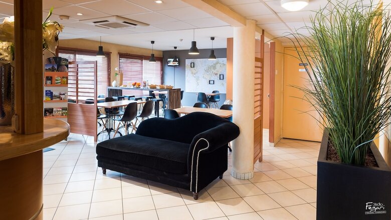 Hotel H�tel First Rodez