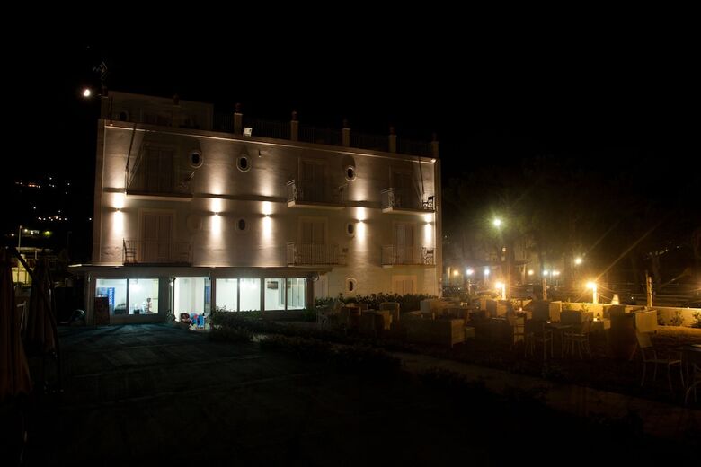 Hotel Yachting Club Mare