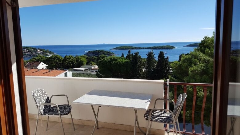 Apartments And Rooms Rogosic