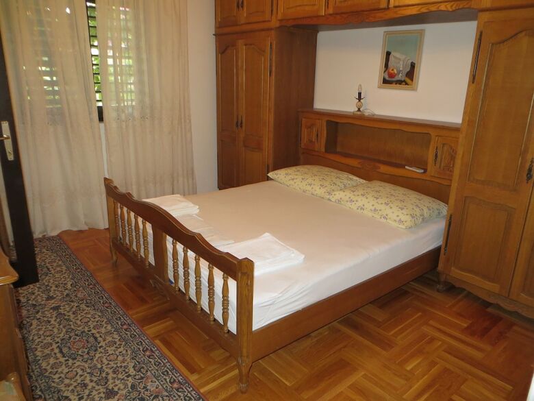 Apartments And Rooms Rogosic