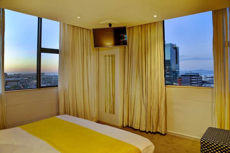 Hotel Cresta Grande Cape Town