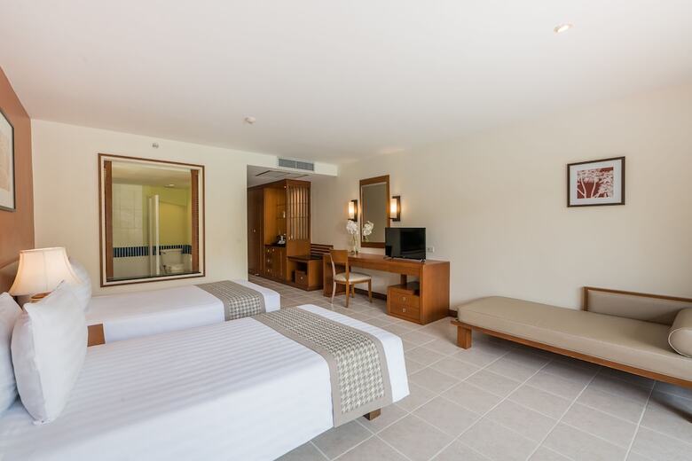 Naithonburi Beach Resort