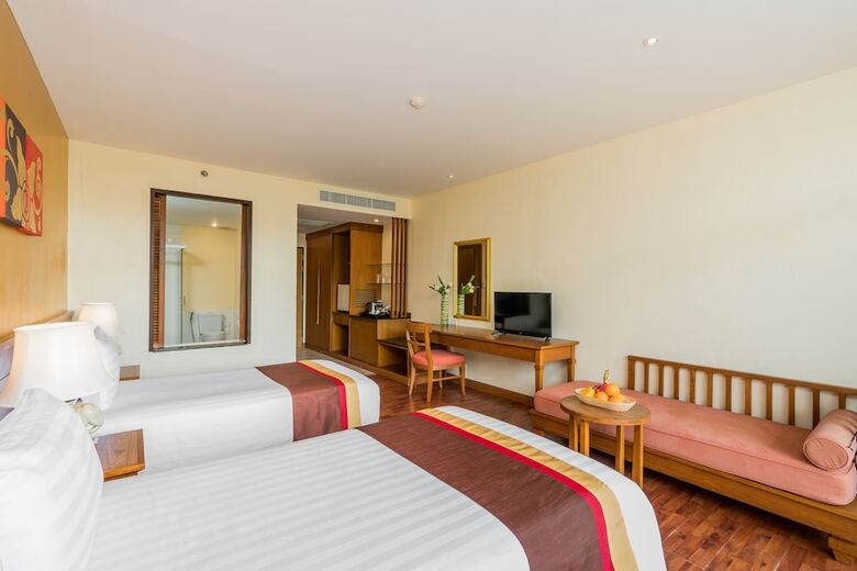 Naithonburi Beach Resort