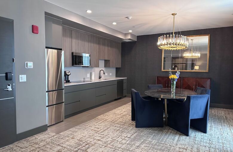Hotel Springhill Suites By Marriott Chicago Chinatown
