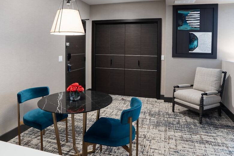 Hotel Springhill Suites By Marriott Chicago Chinatown