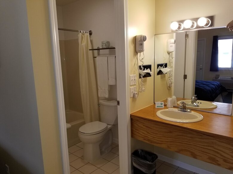 Captain's Quarters Motel