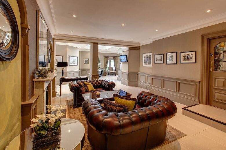 Hotel The Connaught Lodge