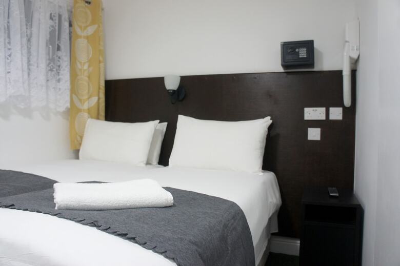 Plaza London Hotel