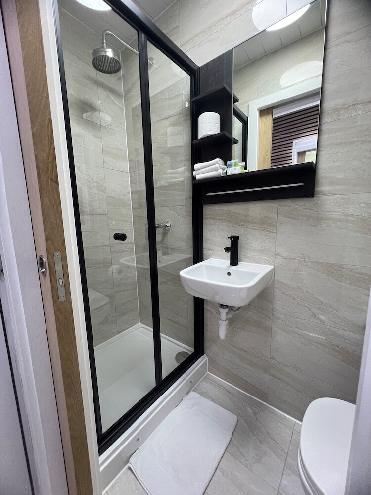 Plaza London Hotel