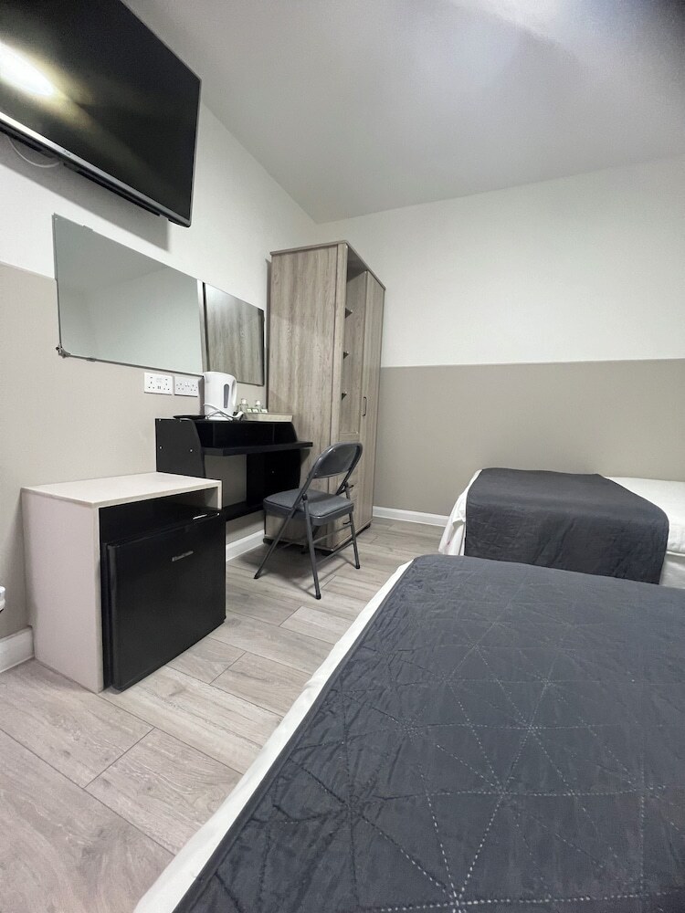Plaza London Hotel