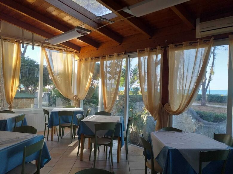 Bed & Breakfast Room-spacious Quadruple Room A Stone Thr