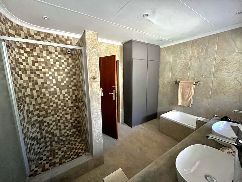 Milima Big 5 Safari Lodge