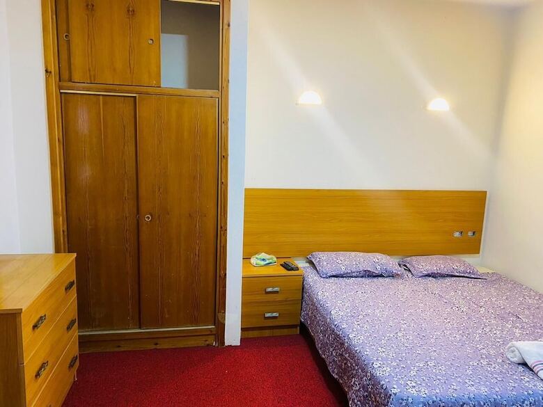 Hotel Al Monzer