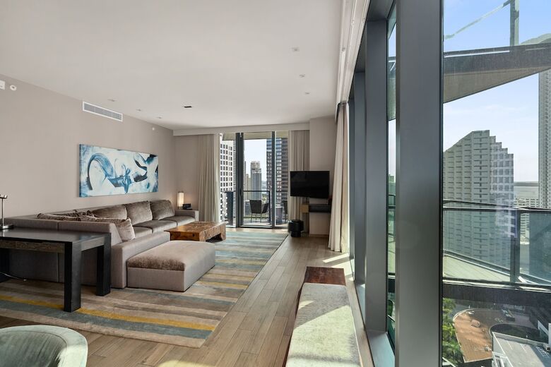 Hotel East Miami Residences