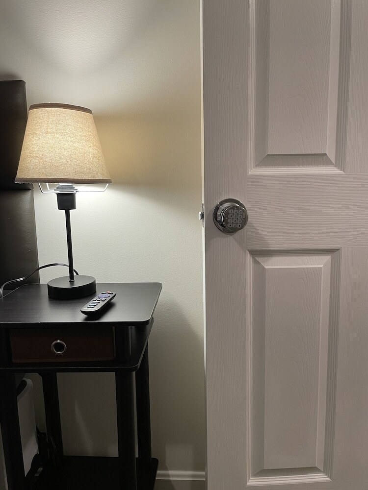 Aparthotel Downtown Private Rooms- Close To Topgolf