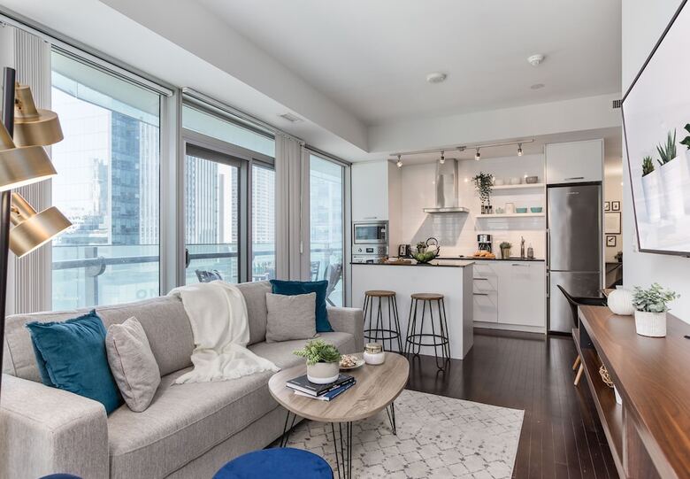 Hotel 12 York St Condo - Financial District