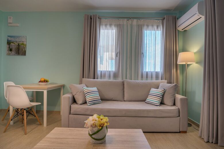 Hotel Stella In The Village Suites