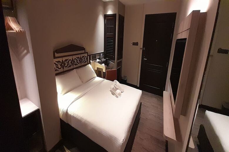 Lion Peak Hotel Hamilton