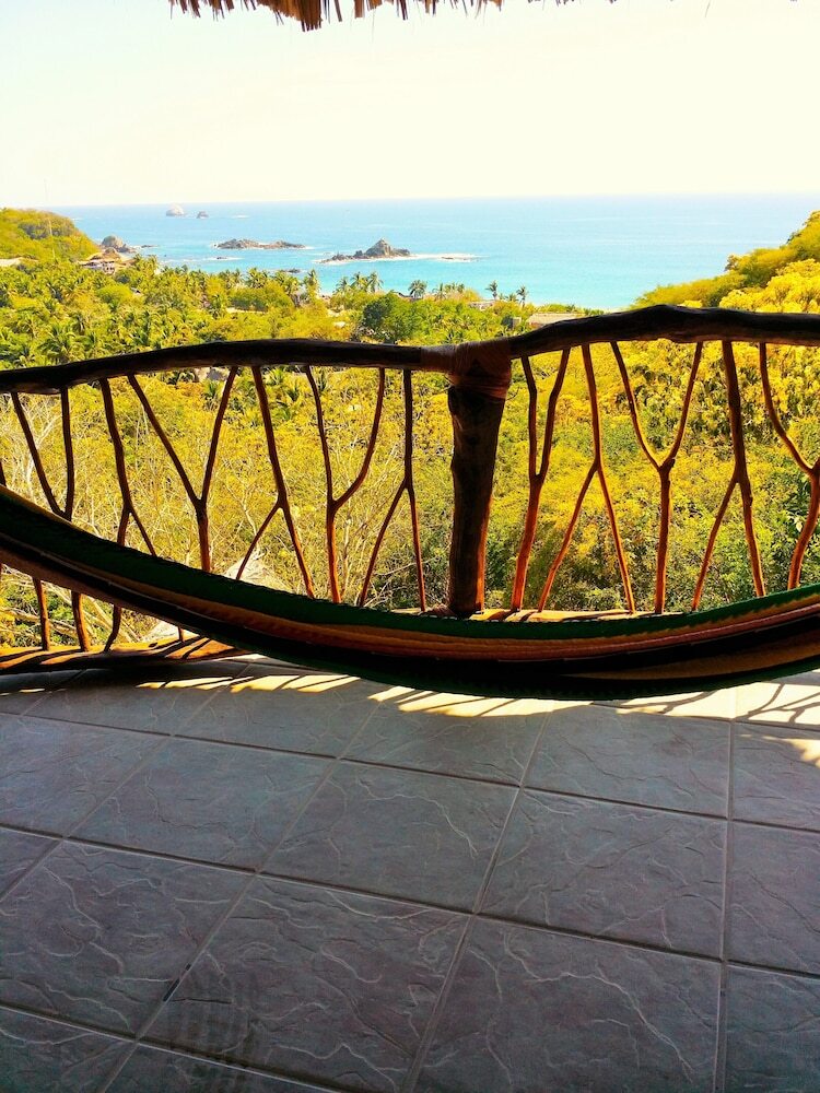 Hotel Caba�as Telay�