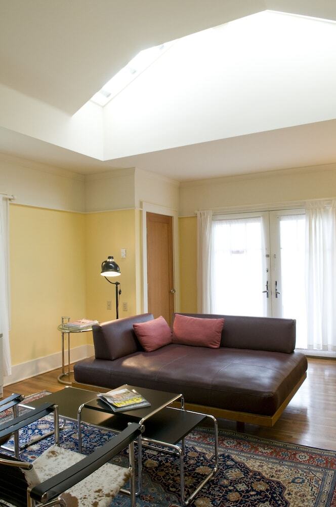 Bed & Breakfast Inn On Columbia
