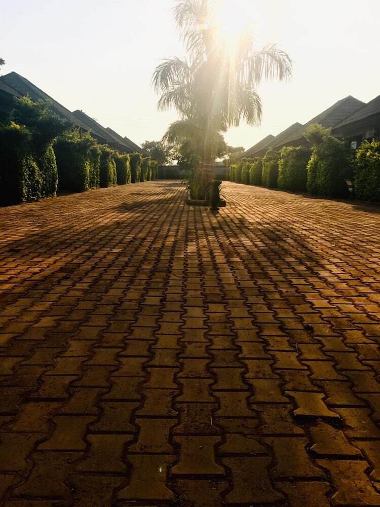 Golden Hills Lodge