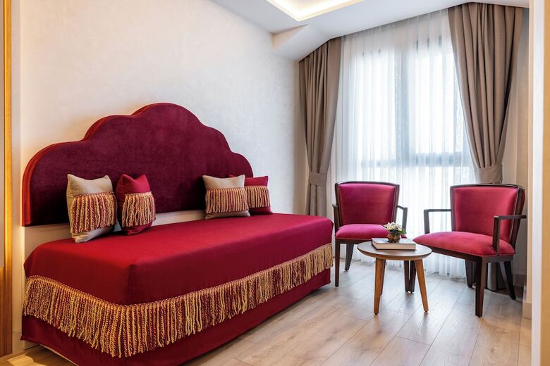Carina Gold Hotel And Restaurant