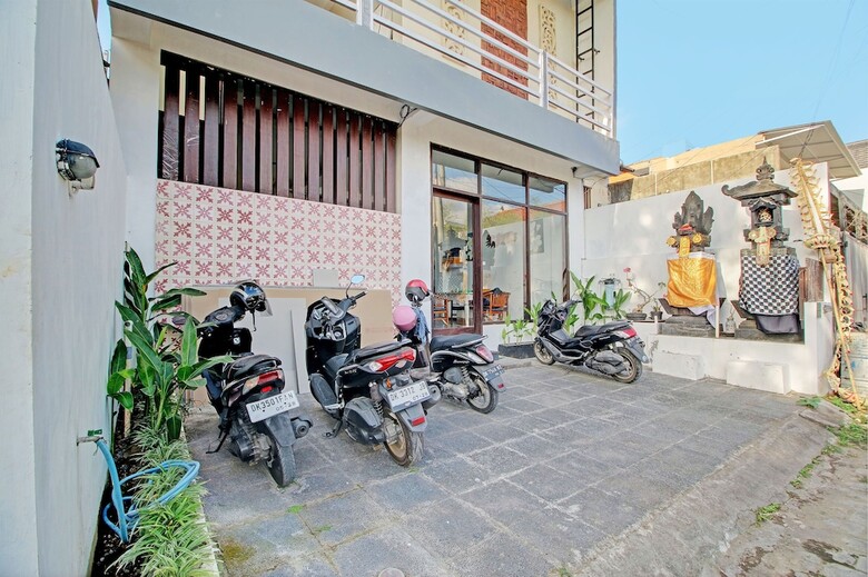 Hotel Collection O 93004 Double D Guest House